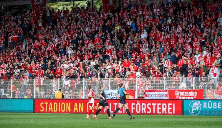 Soccer, Women, Season 2024 2025, 2 Women Bundesliga 5 Matchday , 1 FC Union Berlin FC Bayern München II, Fans of Union on the Gegengerade, 29 09 2024, Copyright: xMatthiasxKochx