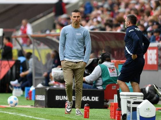Trainer Christian Eichner Karlsruher SC looks on during the 2 Bundesliga match between 1 FC Köln and Karlsruher SC at RheinEnergieStadion on September 29, 2024 in Cologne, Germany Photo by Ralf Treese DeFodi Images Trainer Christian Eichner Karlsruher SC looks on during the 2 Bundesliga match between 1 FC Köln and Karlsruher SC at RheinEnergieStadion on September 29, 2024 in Cologne, Germany Photo by Ralf Treese DeFodi Images DFB DFL REGULATIONS PROHIBIT ANY USE OF PHOTOGRAPHS AS IMAGE SEQUENCES AND OR QUASI VIDEO Defodi 521 KOEKSC20240929 043 Defodi-521 DFB DFL REGULATIONS PROHIBIT ANY USE OF PHOTOGRAPHS AS IMAGE SEQUENCES AND OR QUASI-VIDEO.