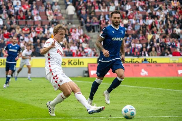 29 09 2024, Soccer 2 Bundesliga, Season 2024 2025, Matchday 07, 1 FC Koeln vs Karlsruher SC at RheinEnergieStadion in Cologne duel between Timo Huebers 1 FC Koeln, 04 and Fabian Schleusener Karlsruher SC, 24 Important note In accordance with the regulations of the DFL German Football League and the DFB German Football Association, it is prohibited to utilize or have utilized photographs taken in the stadium and or of the match in the form of sequential images and or video-like photo series Foto Kirchner Media TH Copyright: xKirchner-Media THx