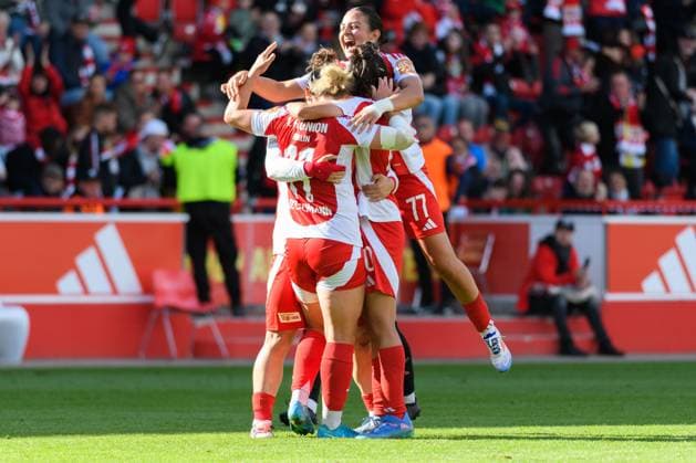 Dina Orschmann (11 (Union Berlin) and Players of Union Berlin celebrating the second goal during the 2. Frauen-Bundesliga match between Union Berlin and FC Bayern Munich II at Stadion Alte Försterei, Berlin, Germany. (Sven Beyrich SPP)  Copyright: xSvenxBeyrich SPPx spp-en-SvBe-20240929-ND5_6913