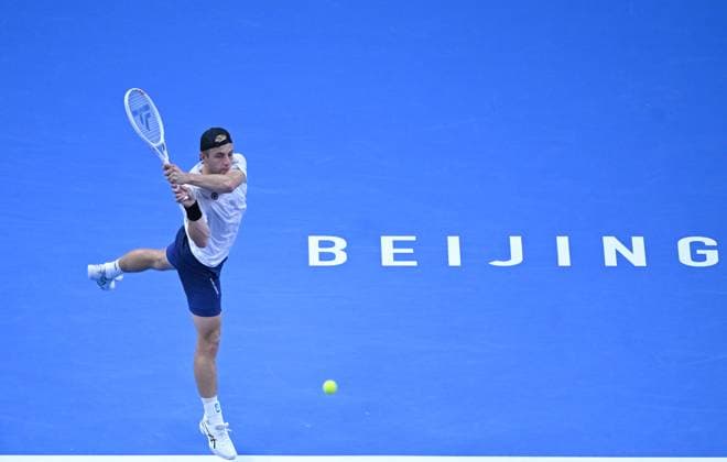 (240929) -- BEIJING, Sept. 29, 2024 -- Tallon Griekspoor hits a return during the men s singles second round match between Carlos Alcaraz of Spain and Tallon Griekspoor of the Netherlands at 2024 China Open tennis tournament in Beijing, capital of China, Sept. 29, 2024. ) (SP)CHINA-BEIJING-TENNIS-CHINA OPEN-MEN S SINGLES (CN) ZhangxLong 