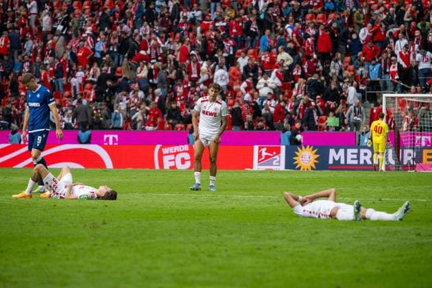 29 09 2024, Soccer 2 Bundesliga, Season 2024 2025, Matchday 07, 1 FC Koeln vs Karlsruher SC at RheinEnergieStadion in Cologne Disappointed Cologne players lie on the pitch after the end of the match Important notice According to the regulations of the DFL German Football League and the DFB German Football Association, it is prohibited to use or have used photographs taken in the stadium and or of the match in the form of sequential images and or video-like photo series Foto Kirchner Media TH Copyright: xKirchner-Media THx