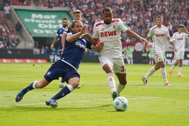 Football, 2 BL Season 2024 2025, 1 FC Köln Karlsruhe SC , Rheinenergie Köln Sebastian Jung, , Karlsruhe SC, Linton Maina, FC Köln