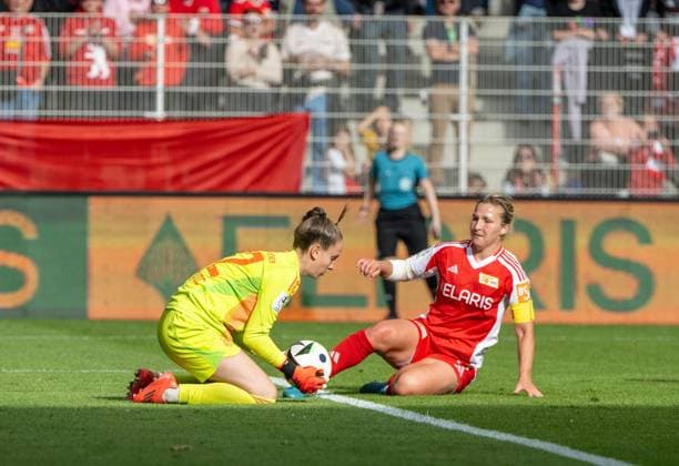 Soccer, Women, Season 2024 2025, 2 Women Bundesliga 5 Matchday , 1 FC Union Berlin FC Bayern Munich II, f l Goalkeeper Ena Mahmutovic FC Bayern Munich II , Dina Orschmann 1 Women 1 FC Union , 29 09 2024, Copyright: xMatthiasxKochx