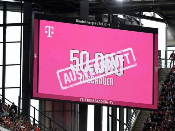 Scoreboard shows 50 000 spectators sold out during the 2 Bundesliga match between 1 FC Köln and Karlsruher SC at RheinEnergieStadion on September 29, 2024 in Cologne, Germany Photo by Ralf Treese DeFodi Images Scoreboard show the official attendance during the 2 Bundesliga match between 1 FC Köln and Karlsruher SC at RheinEnergieStadion on September 29, 2024 in Cologne, Germany Photo by Ralf Treese DeFodi Images DFB DFL REGULATIONS PROHIBIT ANY USE OF PHOTOGRAPHS AS IMAGE SEQUENCES AND OR QUASI VIDEO Defodi 521 KOEKSC20240929 102 Defodi-521 DFB DFL REGULATIONS PROHIBIT ANY USE OF PHOTOGRAPHS AS IMAGE SEQUENCES AND OR QUASI-VIDEO.