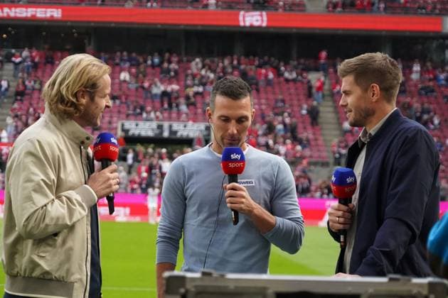 Soccer, 2 BL Season 2024 2025, 1 FC Köln Karlsruhe SC , Rheinenergie Köln Yannick Erkenbrecher, Sky Sport, Christian Eichner, Coach , Karlsruhe SC, Simon Terrode, Soccer Expert,