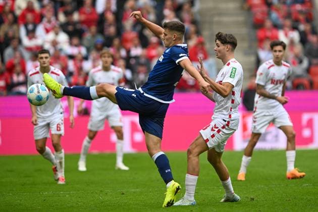 from left fighting for the ball Marcel Beifus Karlsruhe 4 Jaka Cuber Potocnik Koeln 43 29 09 2024 Soccer 1 FC Koeln vs Karlsruher SC, Rheinenergiestadion, Koeln, DFB DFL REGULATIONS PROHIBIT ANY USE OF PHOTOGRAPHS AS IMAGE SEQUENCES AND OR QUASI VIDEO NRW Germany Copyright: xpepphotox xSaschaxWeizx pep00321, pep_20240929_hm_1594