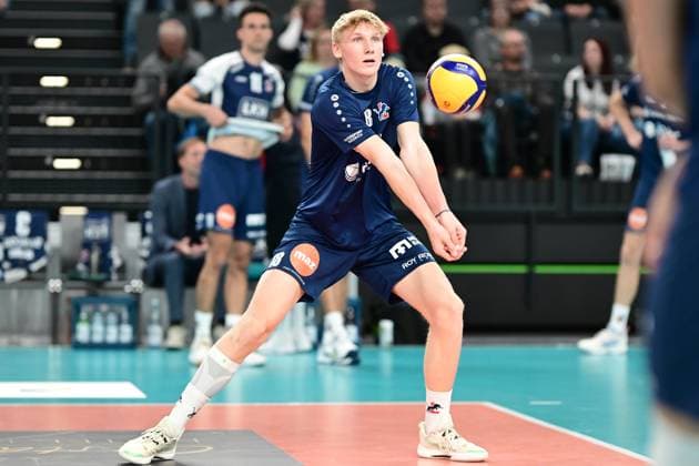 Volleyball I Men I Season 2024 2025 I Bundesliga I 2 Matchday I SVG Lüneburg TSV Haching Munich I 29 9 2024 Axel Larsen 18, SVG Lüneburg New signing, ball reception Lüneburg LKH Arena Lower Saxony Germany Copyright: xLobeca AndreasxHannigx