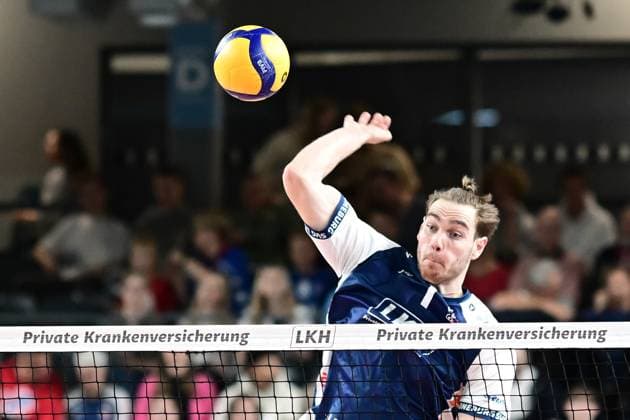 Volleyball I Men I Season 2024 2025 I Bundesliga I 2 Matchday I SVG Lüneburg TSV Haching Munich I 29 9 2024 Simon Torwie 1, SVG Lüneburg , warm up free throw new entry Lüneburg LKH Arena Niedersachsen Germany Copyright: xLobeca AndreasxHannigx