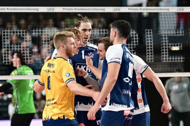 Volleyball I Men I Season 2024 2025 I Bundesliga I 2 Matchday I SVG Lüneburg TSV Haching Munich I 29 9 2024 Good team spirit in the newly formed team SVG Lüneburg Lüneburg LKH Arena Niedersachsen Germany Copyright: xLobeca AndreasxHannigx