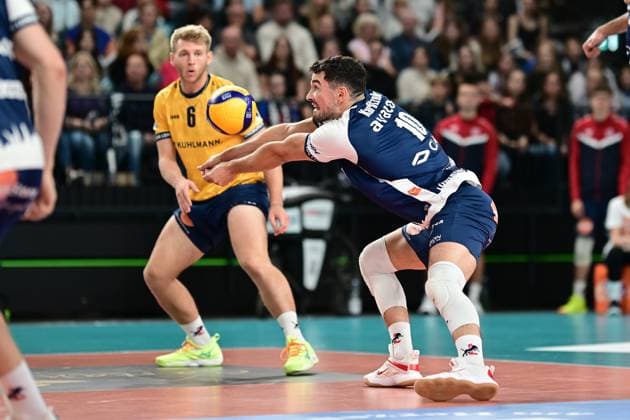 Volleyball I Men I Season 2024 2025 I Bundesliga I 2 Matchday I SVG Lüneburg TSV Haching Munich I 29 9 2024 Lorenz Karlitzek 10, SVG Lüneburg can also do a great job of receiving the ball directly from the Lüneburg LKH Arena Niedersachsen Germany Copyright: xLobeca AndreasxHannigx