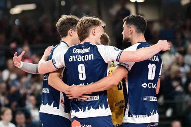 Volleyball I Men I Season 2024 2025 I Bundesliga I 2 Matchday I SVG Lüneburg TSV Haching Munich I 29 9 2024 Cheers at SVG Lüneburg Lüneburg LKH Arena Niedersachsen Germany Copyright: xLobeca AndreasxHannigx