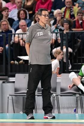 Volleyball I Men I Season 2024 2025 I Bundesliga I 2 Matchday I SVG Lüneburg TSV Haching Munich I 29 9 2024 At the end of the first set, head coach Chang Cheng Liu VC Bitterfeld Wolfen looks very serious Lüneburg LKH Arena Lower Saxony Germany Copyright: xLobeca AndreasxHannigx