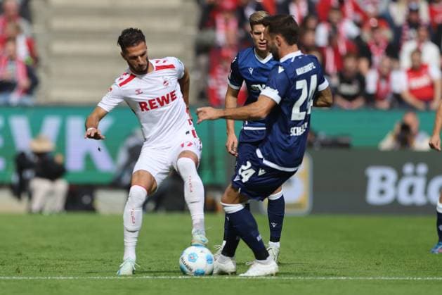 GER, 2 FBL 1 FC Koeln vs Karlsruher SC 29 09 2024, Rheinenergie Stadion, Koeln, GER, 2 FBL 1 FC Koeln vs Karlsruher SC , in the picture Leart Paqarada FC Koeln 17 , in a duel against Fabian Schleusener Karlsruhe 34 , nordphotoxGmbHx xMeuter nph00351