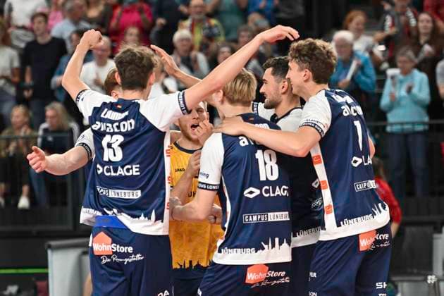 GER 1 VBL, SVG Lueneburg vs VC Bitterfeld Wolfen 29 09 2024, LKH Arena, Lueneburg, GER 1 VBL, SVG Lueneburg vs VC Bitterfeld Wolfen, in the picture the Lueneburg team cheers nordphotoxGmbH xWitke nph00002