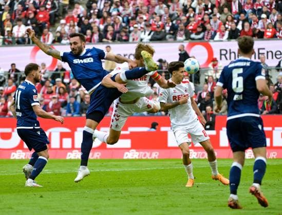 29 09 2024, xjpx, Soccer 2 Bundesliga, 1 FC Koeln Karlsruher SC emspor, v l duel between Fabian Schleusener Karlsruhe left and Timo Hübers Koeln DFL DFB REGULATIONS PROHIBIT ANY USE OF PHOTOGRAPHS as IMAGE SEQUENCES and or QUASI VIDEO Koeln