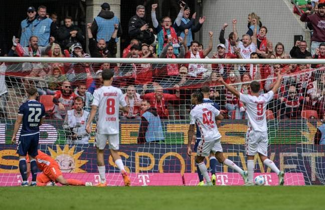 29 09 2024, xjpx, Soccer 2 Bundesliga, 1 FC Koeln Karlsruher SC emspor, v l Torjubek after scoring the 4 2 DFL DFB REGULATIONS PROHIBIT ANY USE OF PHOTOGRAPHS as IMAGE SEQUENCES and or QUASI VIDEO Koeln
