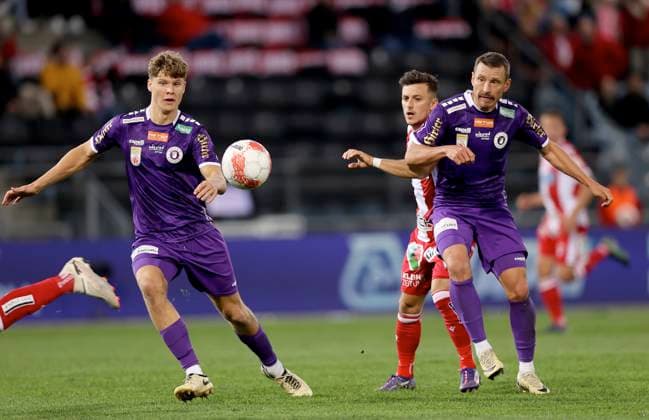 SOCCER - BL, GAK vs A.Klagenfurt GRAZ,AUSTRIA,29.SEP.24 - SOCCER - ADMIRAL Bundesliga, Grazer AK 1902 vs SK Austria Klagenfurt. Image shows Jannik Robatsch (A.Klagenfurt), Christian Lichtenberger (GAK) and Christopher Wernitznig (A.Klagenfurt) .  GEPAxpictures xHansxOberlaender