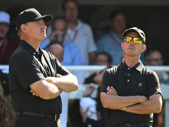 September 29, 2024, Montreal, Pq, Canada: International team captain Mike Weir, right, chats with assistant captain Ernie Els on the first tee during their fifth round singles match at the Presidents Cup golf tournament at Royal Montreal Golf Club on Sunday, September 29, 2024 in Montreal. Jim Furyk, Mike Weir,  - ZUMAc35_ 20240929_zaf_c35_009 Copyright: xGrahamxHughesx