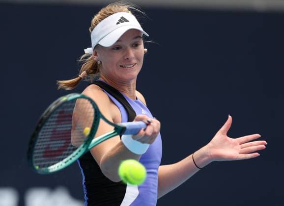 (240930) -- BEIJING, Sept. 30, 2024 -- Ashlyn Krueger of the United States hits a return during the women s singles third round match against Aryna Sabalenka of Belarus at 2024 China Open tennis tournament in Beijing, capital of China, Sept. 30, 2024. ) (SP)CHINA-BEIJING-TENNIS-CHINA OPEN-WOMEN S SINGLES (CN) ZhangxChenlin 