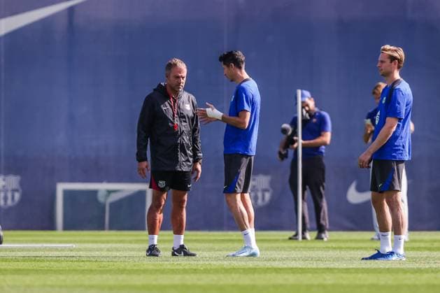 September 30, 2024, Sant Joan Despi, Barcelona, SPAIN: Hansi Flick, head coach and Robert Lewandowski during the training day of FC Barcelona, Barca ahead UEFA Champions League, football match against BSC Young Boys at Ciudad Esportiva Joan Gamper on September 30, 2024 in Sant Joan Despi, Barcelona, Spain. Sant Joan Despi SPAIN - ZUMAa181 20240930_zaa_a181_006 Copyright: xJavierxBorregox