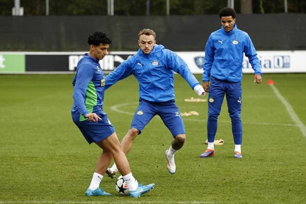 EINDHOVEN - (L-R) Richard Ledezma of PSV Eindhoven, Noa Lang of PSV Eindhoven, Malik Tillman of PSV Eindhoven during a training session at Herdgang prior to PSV Eindhoven s Champions League match against Sporting CP. ANP MAURICE VAN STEEN xVIxANPxSportx xxANPxIVx 509783427 originalFilename: 509783427.jpg