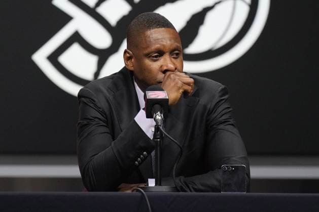 Sport Themen der Woche KW40 Sport Bilder des Tages September 30, 2024, Toronto, On, CAN: Toronto Raptors President Masai Ujiri reacts as he speaks about the death of Dikembe Mutombo in Toronto, Monday, Sept. 30, 2024. Masai Ujiri  - ZUMAc35_ 20240930_zaf_c35_003 Copyright: xChrisxYoungx