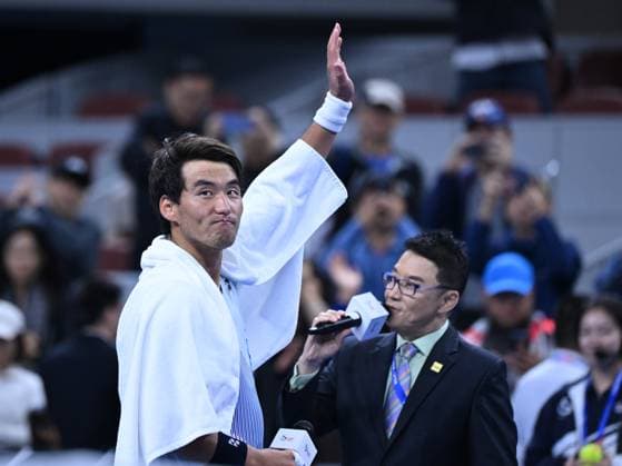 (240930) -- BEIJING, Sept. 30, 2024 -- Bu Yunchaokete greets spectators after winning the men s singles quarterfinal between Bu Yunchaokete of China and Andrey Rublev of Russia at 2024 China Open tennis tournament in Beijing, capital of China, Sept. 30, 2024. ) (SP)CHINA-BEIJING-TENNIS-CHINA OPEN-MEN S SINGLES (CN) ZhangxLong 