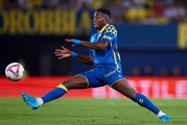 Villarreal CF v UD Las Palmas - La Liga EA Sports Dario Cassia Luis Essugo of UD Las Palmas is in action during the LaLiga EA Sports match between Villarreal CF and UD Las Palmas at Estadio de la Ceramica in Vila-real, Spain, on September 30, 2024. Vila-real Spain  Copyright: xDavidxAliagax originalFilename:aliaga-villarre240930_npLpz.jpg