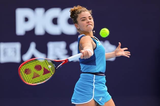 BEIJING, CHINA - SEPTEMBER 30: Jasmine Paolini of Italy competes in the Women s Singles Round of 32 match against Magda Linette of Poland on day eight of 2024 China Open at National Tennis Center on September 30, 2024 in Beijing, China.  Copyright: xVCGx 111521260239