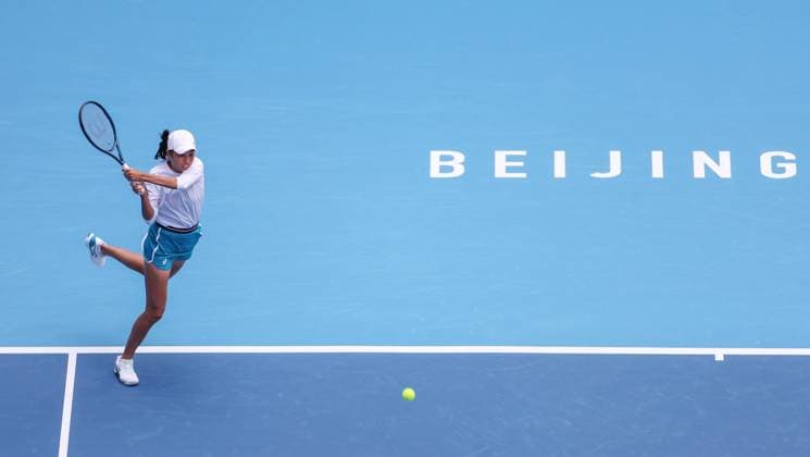 Sport Bilder des Tages (241001) -- BEIJING, Oct. 1, 2024 -- Zhang Shuai of China competes during the women s singles round of 16 match against Magdalena Frech of Poland at 2024 China Open tennis tournament in Beijing, capital of China, Oct. 1, 2024. (Photo by Xinhua) (SP)CHINA-BEIJING-TENNIS-CHINA OPEN-WOMEN S SINGLES (CN) DuxXinyi 