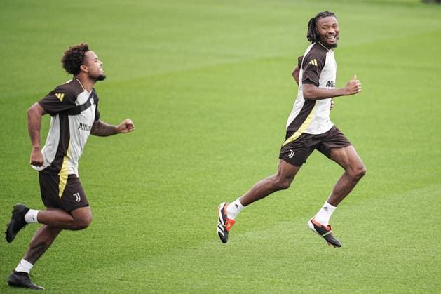 Sport Bilder des Tages Juventus™ Weston McKennie, Juventus™ Samuel Mbangula during training session at JTC Continassa in Turin on the eve of their League Phase, Matchday 2 of UEFA Champions League football match against RB Lipsia - Tuesday, October 1, 2024. - Soccer .  Copyright: xMarcoxAlpozzi LaPressex