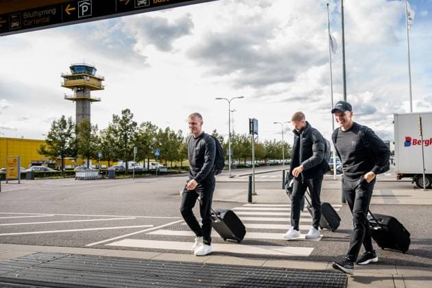 241001 Sebastian Jörgensen, Pontus Jansson and Jens Stryger Larsen of Malmö FF during the team travel from Malmö to Baku ahead of the UEFA Europa League match between Qarabag and Malmö FF on October 1, 2024 in Malmö Photo Petter Arvidson BILDBYRAN kod PA PA0888 fotboll football soccer fotball uefa europa league resa travel malmö ff bbeng  Copyright: PETTERxARVIDSON BB241001PA002