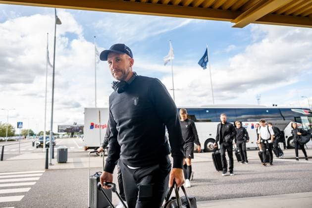 241001 Head coach Henrik Rydström of Malmö FF during the team travel from Malmö to Baku ahead of the UEFA Europa League match between Qarabag and Malmö FF on October 1, 2024 in Malmö Photo Petter Arvidson BILDBYRAN kod PA PA0888 fotboll football soccer fotball uefa europa league resa travel malmö ff bbeng  Copyright: PETTERxARVIDSON BB241001PA007