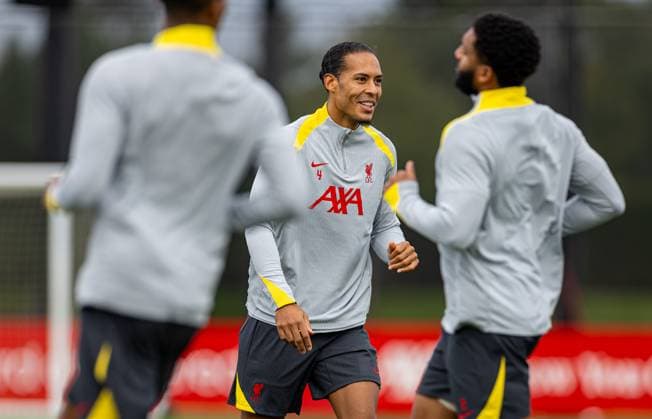 Football - UEFA Champions League - League Phase - Liverpool FC v Bologna FC - MD-1 LIVERPOOL, ENGLAND - Tuesday, October 1, 2024: Liverpool s captain Virgil van Dijk during a training session at the AXA Training Centre ahead of the UEFA Champions League match between Liverpool FC and Bologna FC. (Photo by David Rawcliffe Propaganda) LIVERPOOL AXA Training Centre MERSEYSIDE ENGLAND  Copyright: xDavidxRawcliffex P2024-10-01-Liverpool_Bologna_MD-1-32