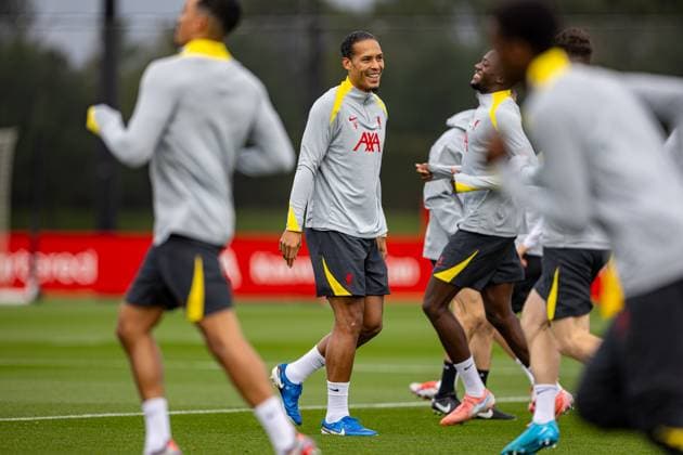 Sport Bilder des Tages Football - UEFA Champions League - League Phase - Liverpool FC v Bologna FC - MD-1 LIVERPOOL, ENGLAND - Tuesday, October 1, 2024: Liverpool s captain Virgil van Dijk during a training session at the AXA Training Centre ahead of the UEFA Champions League match between Liverpool FC and Bologna FC. (Photo by David Rawcliffe Propaganda) LIVERPOOL AXA Training Centre MERSEYSIDE ENGLAND  Copyright: xDavidxRawcliffex P2024-10-01-Liverpool_Bologna_MD-1-30