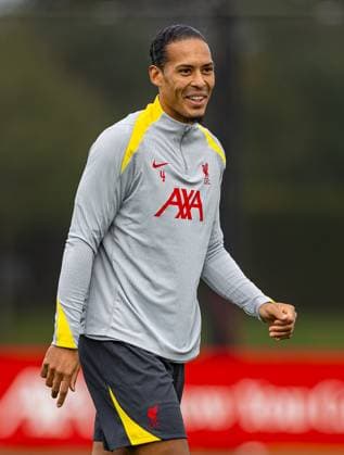 Football - UEFA Champions League - League Phase - Liverpool FC v Bologna FC - MD-1 LIVERPOOL, ENGLAND - Tuesday, October 1, 2024: Liverpool s captain Virgil van Dijk during a training session at the AXA Training Centre ahead of the UEFA Champions League match between Liverpool FC and Bologna FC. (Photo by David Rawcliffe Propaganda) LIVERPOOL AXA Training Centre MERSEYSIDE ENGLAND  Copyright: xDavidxRawcliffex P2024-10-01-Liverpool_Bologna_MD-1-31