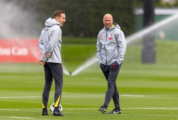 Football - UEFA Champions League - League Phase - Liverpool FC v Bologna FC - MD-1 LIVERPOOL, ENGLAND - Tuesday, October 1, 2024: Liverpool s head coach Arne Slot during a training session at the AXA Training Centre ahead of the UEFA Champions League match between Liverpool FC and Bologna FC. (Photo by David Rawcliffe Propaganda) LIVERPOOL AXA Training Centre MERSEYSIDE ENGLAND  Copyright: xDavidxRawcliffex P2024-10-01-Liverpool_Bologna_MD-1-40