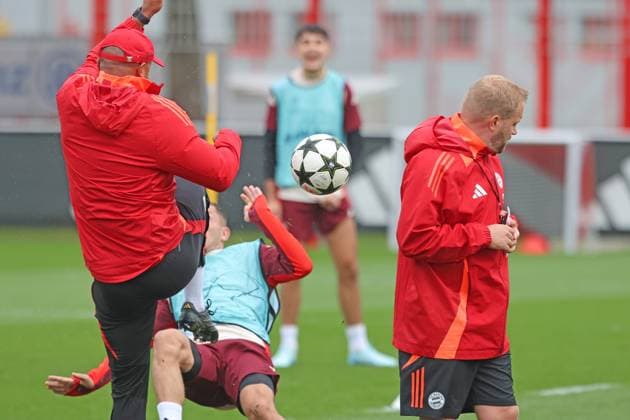 Coach Vincent Kompany against 20 Arijon Ibrahimovic, action, duel, soccer final training FC Bayern Munich before UEFA Champions League match against Aston Villa 01 09 2024 Training ground, Säbenerstr PHOTO Mladen Lackovic LakoPress