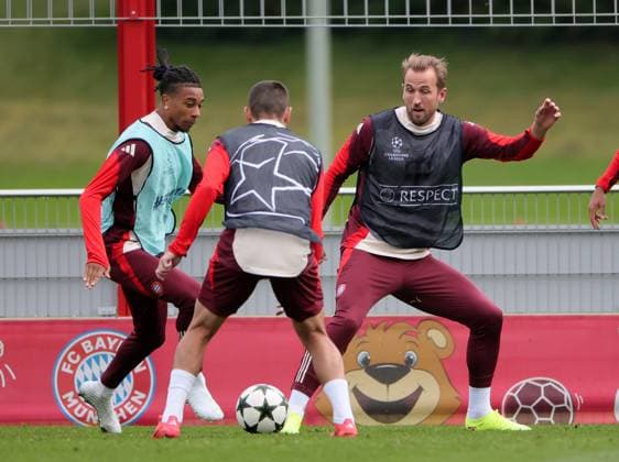20241001, CL, FC Bayern final training, football, sport, in the picture Michael Olise FC Bayern Muenchen , Raphael Guerreiro FC Bayern Muenchen and Harry Kane FC Bayern Muenchen
