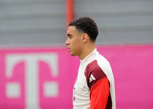 Munich, Germany 01 October 2024 Football, Men, Season 2024 2025, FC Bayern Munich, Säbener Strasse, Training ground, Final training, Champions League Jamal Musiala FC Bayern Munich head, upper body, sideways