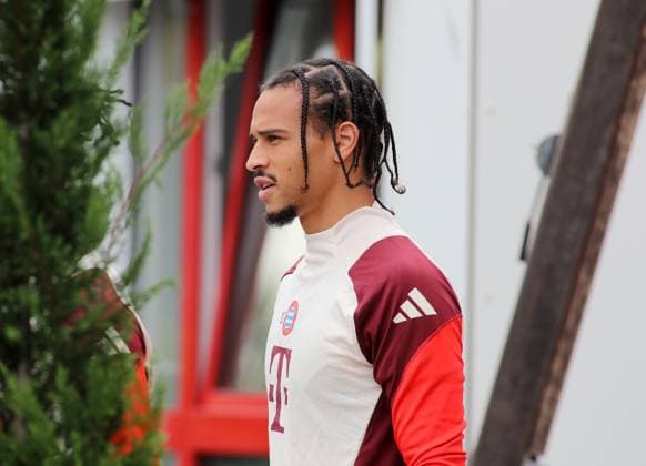 Munich, Germany 01 October 2024 Football, Men, Season 2024 2025, FC Bayern Munich, Säbener Strasse, Training ground, Final training, Champions League Leroy Sane FC Bayern Munich head, upper body on the way to the training ground