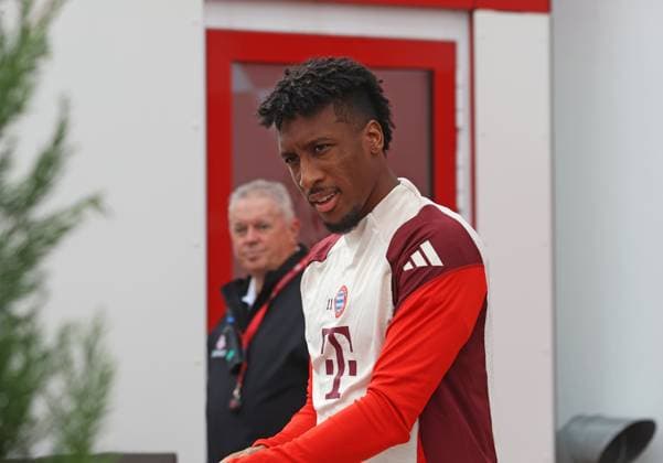 Munich, Germany 01 October 2024 Football, Men, Season 2024 2025, FC Bayern Munich, Säbener Strasse, Training ground, Final training, Champions League Kingsley Coman FC Bayern Munich head, upper body on the way to the training ground