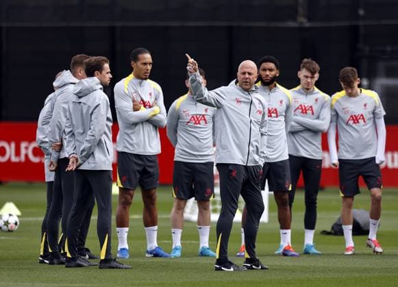 1st October 2024; Anfield and AXA Training Centre, Liverpool, Merseyside, England; press conference, PK, Pressekonferenz and training session ahead of the UEFA Champions League match between Liverpool and Bologna in Liverpool, England; Liverpool coach Arne Slot oversees today s training session at Liverpool s AXA Training Centre in Kirkby ahead of tomorrow s Champions League match versus Bologna  ActionPlus12698669 AlanxMartin