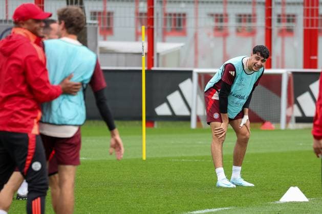 Aleksandar Pavlovic FC Bayern Muenchen, 45 laughs, laughing, funny, fun, joy, final training, FC Bayern Muenchen, football, UEFA Champions League, matchday 2, season 24 25, 01 10 2024, final training, FC Bayern Muenchen, football, UEFA Champions League, matchday 2, season 24 25, 01 10 2024 Muenchen Copyright: xEibner-Pressefoto JennixMaulx EP_JML