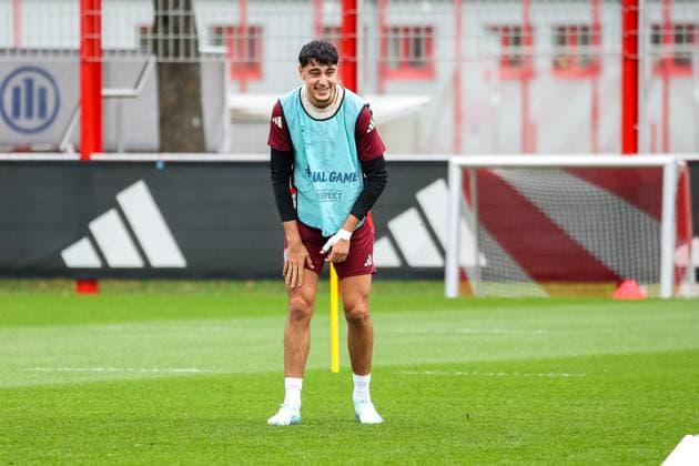 Aleksandar Pavlovic FC Bayern Muenchen, 45 laughs, laughing, funny, fun, joy, final training, FC Bayern Muenchen, football, UEFA Champions League, matchday 2, season 24 25, 01 10 2024, final training, FC Bayern Muenchen, football, UEFA Champions League, matchday 2, season 24 25, 01 10 2024 Muenchen Copyright: xEibner-Pressefoto JennixMaulx EP_JML