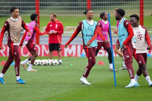 Nestroy Irankunda FC Bayern Muenchen, 31 with Michael Olise FC Bayern Muenchen 17 and Alphonso Davies FC Bayern Muenchen, 19 and Jamal Musiala FC Bayern Muenchen, 42 running, Final training, FC Bayern Muenchen, Football, UEFA Champions League, Matchday 2, Season 24 25, 01 10 2024, Final training, FC Bayern Muenchen, Football, UEFA Champions League, Matchday 2, Season 24 25, 01 10 2024 Muenchen Copyright: xEibner-Pressefoto JennixMaulx EP_JML