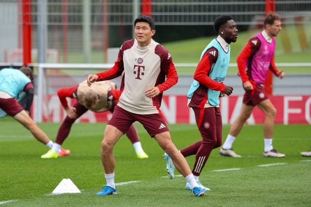 Minjae Kim FC Bayern Muenchen, 03 with Alphonso Davies FC Bayern Muenchen, 19 at training, Final training, FC Bayern Muenchen, Football, UEFA Champions League, Matchday 2, Season 24 25, 01 10 2024, Final training, FC Bayern Muenchen, Football, UEFA Champions League, Matchday 2, Season 24 25, 01 10 2024 Muenchen Copyright: xEibner-Pressefoto JennixMaulx EP_JML