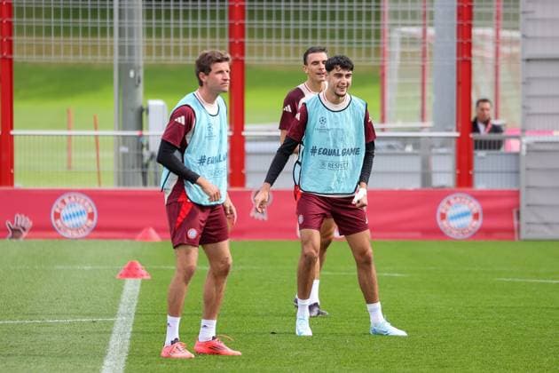 Aleksandar Pavlovic FC Bayern Muenchen, 45 with Thomas Mueller FC Bayern Muenchen, 25 and Joao Palhinha FC Bayern Muenchen, 16 on the pitch during training, Final training, FC Bayern Muenchen, Football, UEFA Champions League, Matchday 2, Season 24 25, 01 10 2024, Final training, FC Bayern Muenchen, Football, UEFA Champions League, Matchday 2, Season 24 25, 01 10 2024 Muenchen Copyright: xEibner-Pressefoto JennixMaulx EP_JML