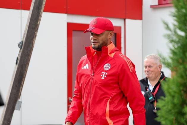 Vincent Kompany FC Bayern Muenchen, Head coach on his way from the dressing room to the pitch, Training, Final training, FC Bayern Muenchen, Football, UEFA Champions League, Matchday 2, Season 24 25, 01 10 2024, Final training, FC Bayern Muenchen, Football, UEFA Champions League, Matchday 2, Season 24 25, 01 10 2024 Muenchen Copyright: xEibner-Pressefoto JennixMaulx EP_JML